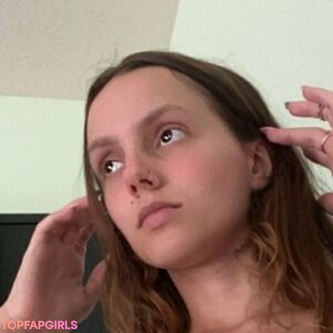 ellysykes star nude photo