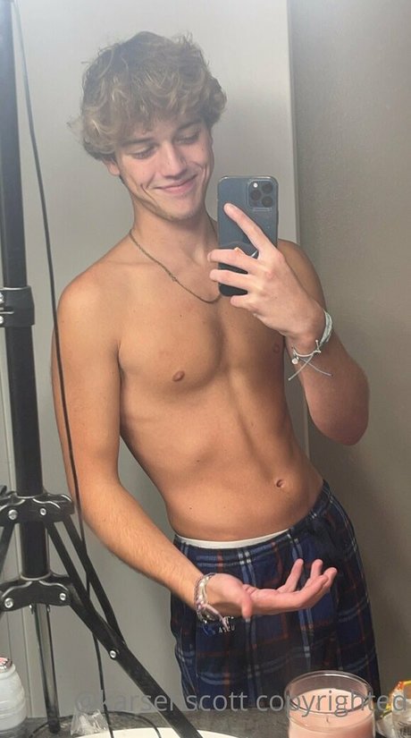 karsen scott nude model pics