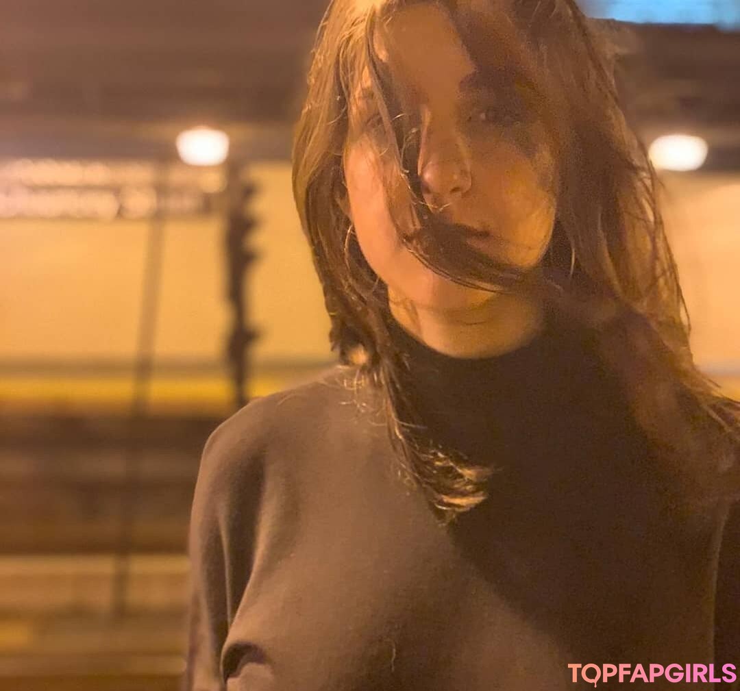 Hillai G pretty pornstar img