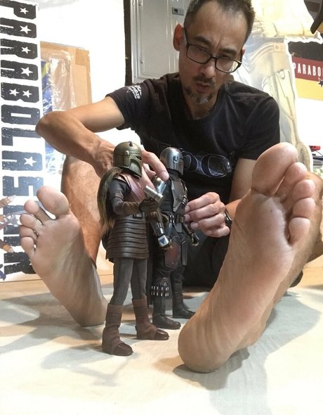 barefeeticus pretty model pics