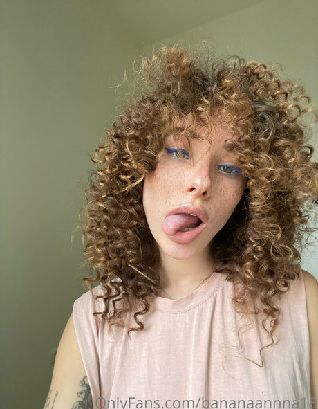 banana69split naked model pic