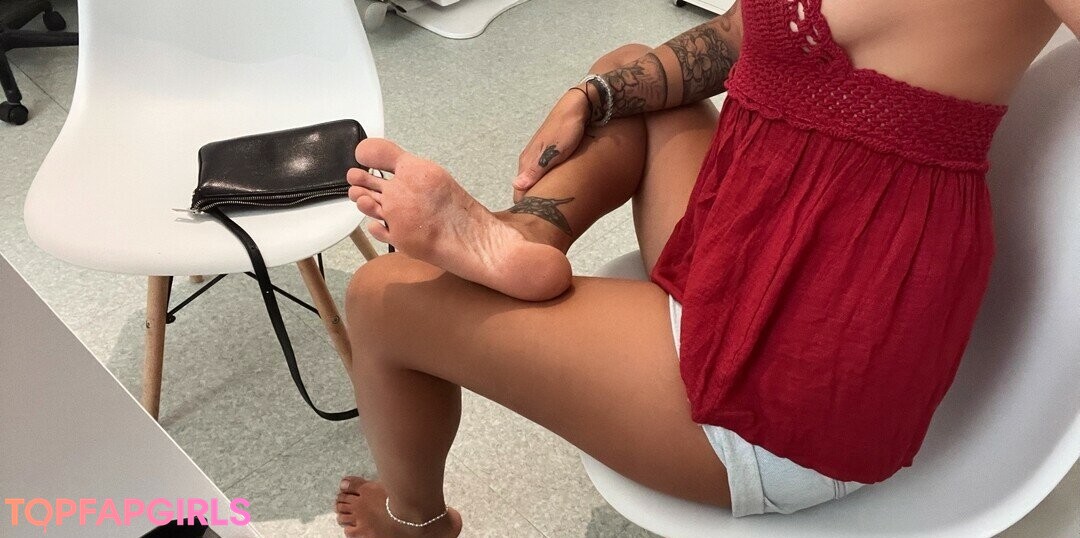 Mariefrenchgirlfeet model high quality photo
