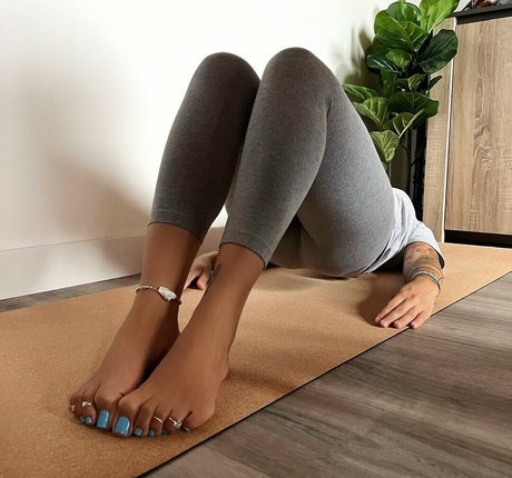 Mariefrenchgirlfeet model images