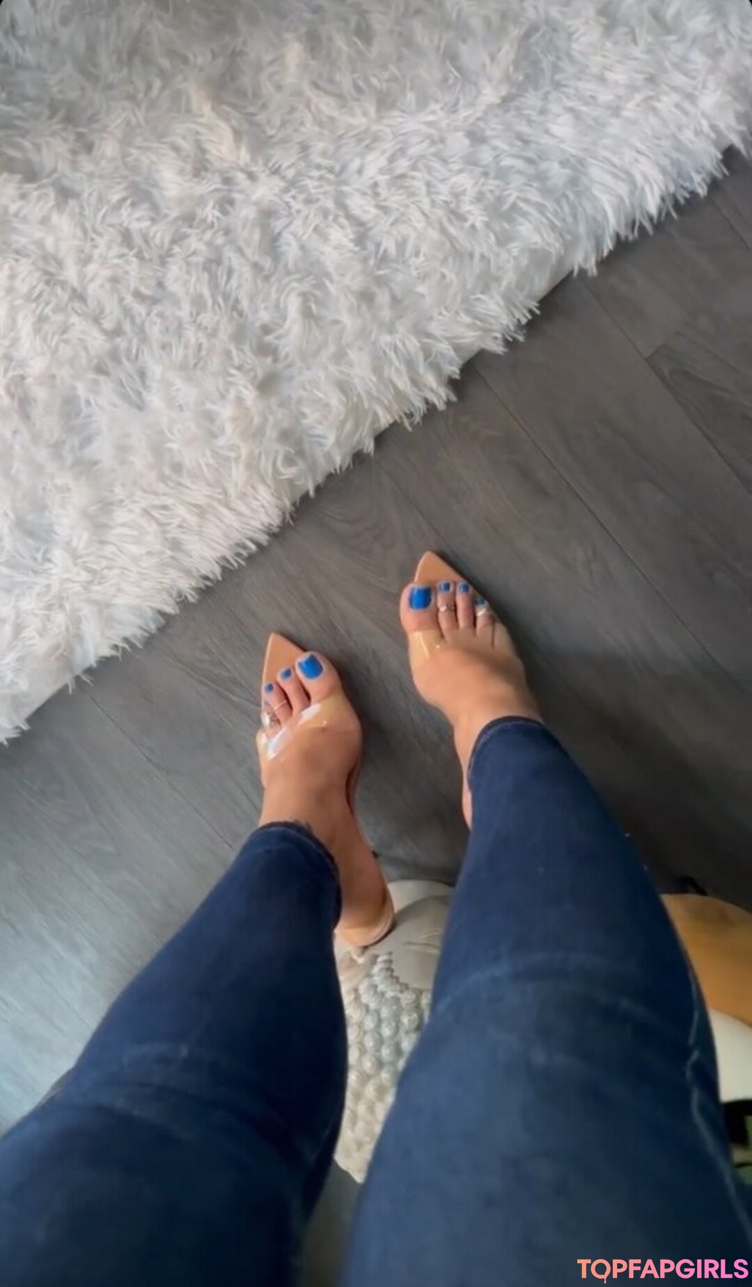 Mariefrenchgirlfeet sexy model image