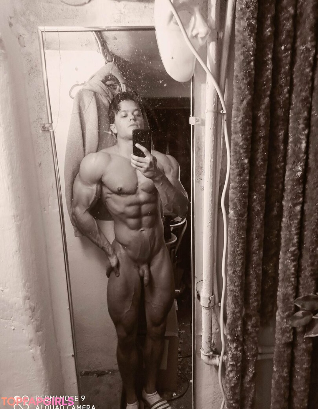 andrewad naked pornstar img