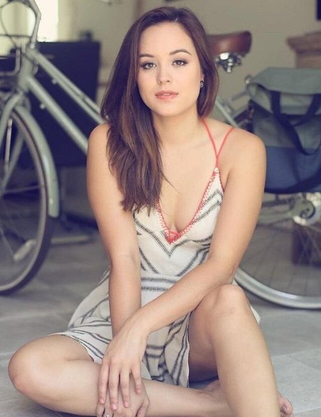 Hayley Orrantia star adult pictures