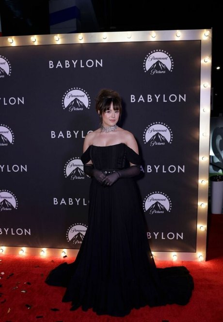 Hayley Orrantia pretty model images