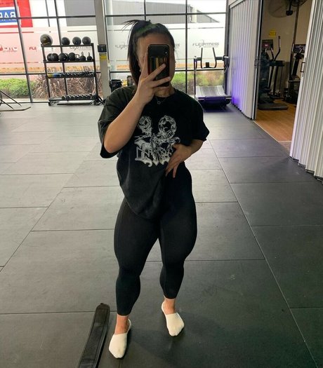 LouiseWhyyte erotic pornstar photo