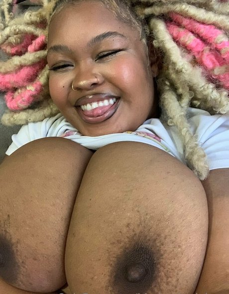 bimbosimdeluxe star nude photo