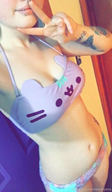 lewdhyena star pretty img