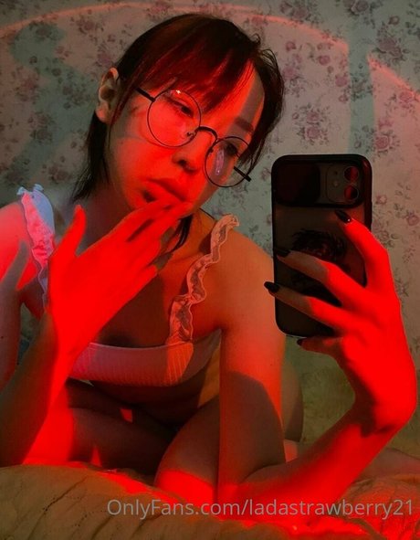 ladastrawberry21 best model photo