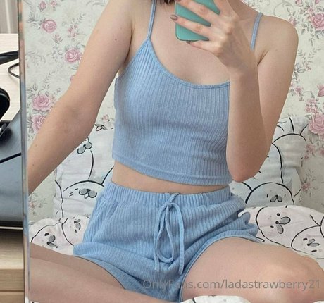 ladastrawberry21 sexy model photo
