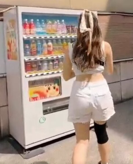 Seerasan model naked photo