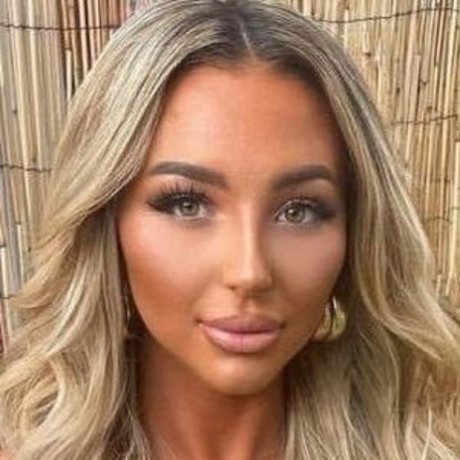 Beth Amelia hot actress picture