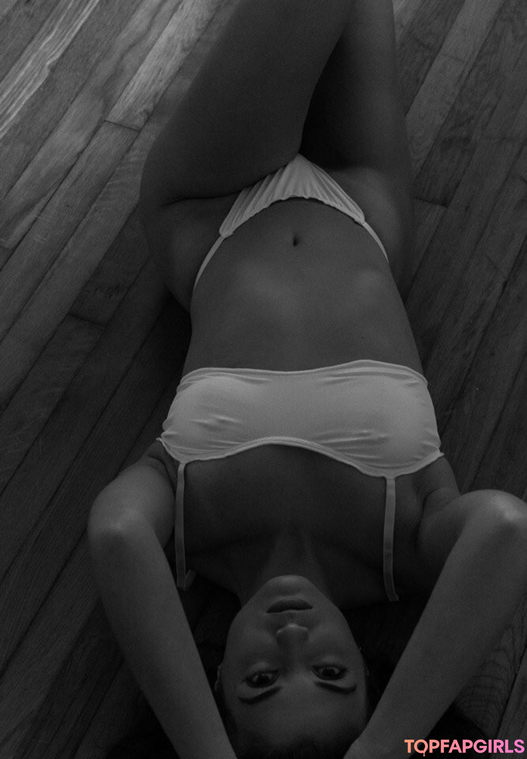 SolelyLu naked model images