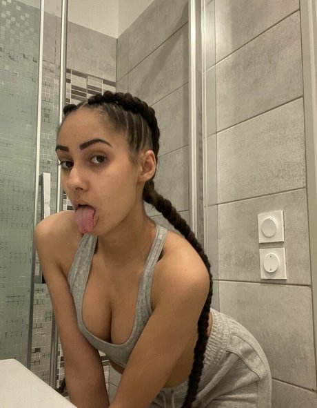 Messrineee hd actress photo