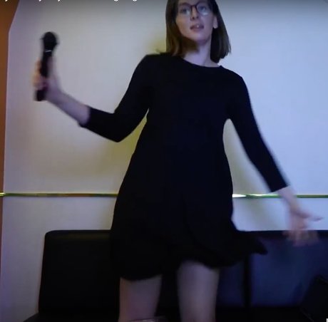 brunette petite onlyfans free naked photo