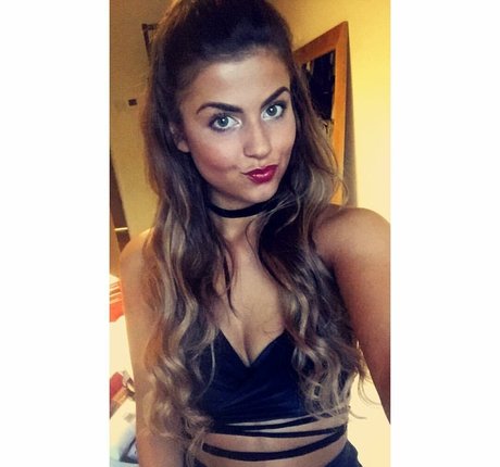 brunette petite onlyfans adult img