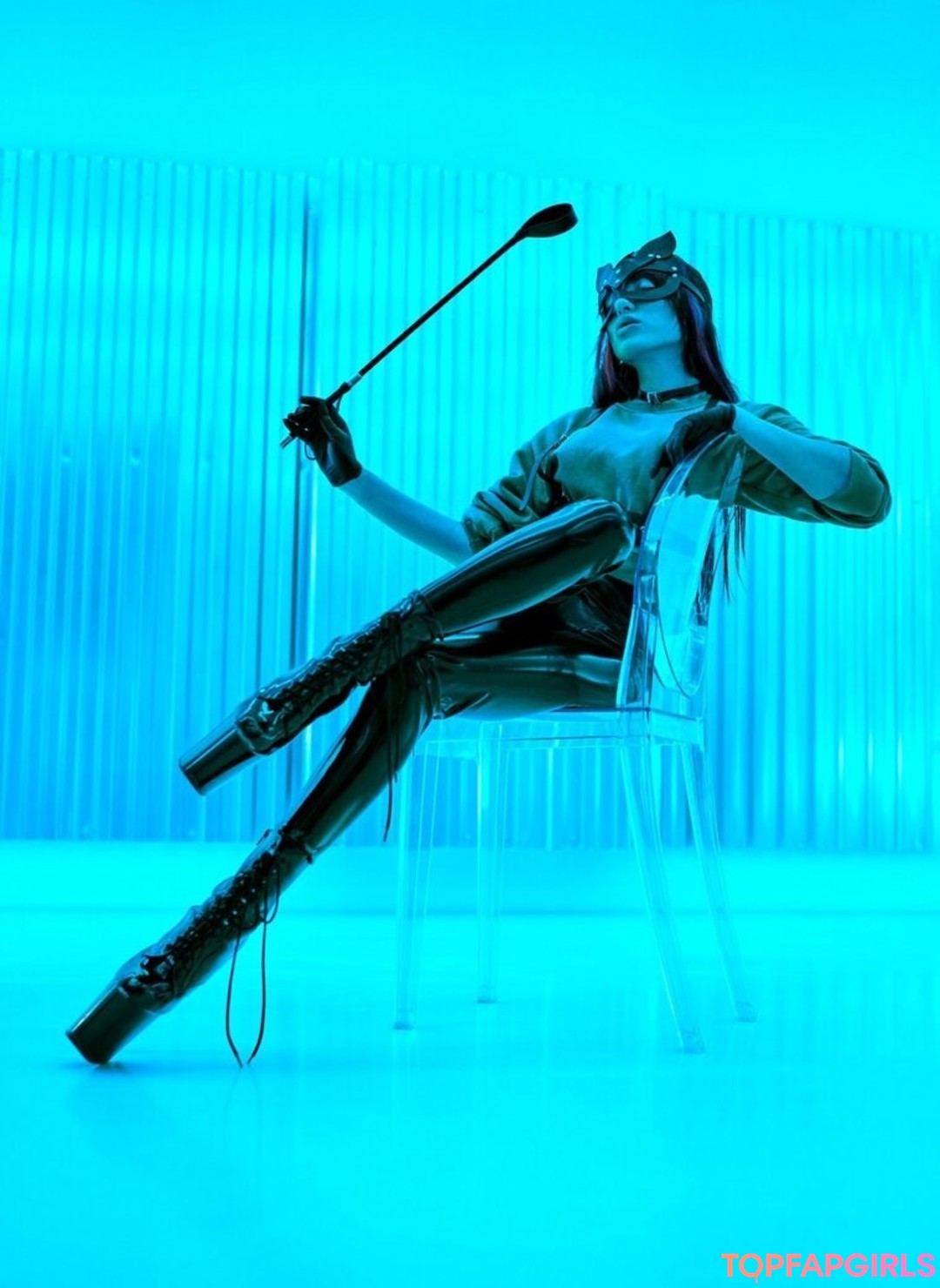 latexprincessvip model adult picture