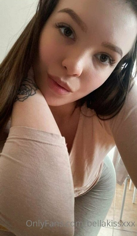 bellakissxxx model nude img