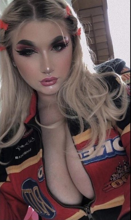 heys0phie model free pic