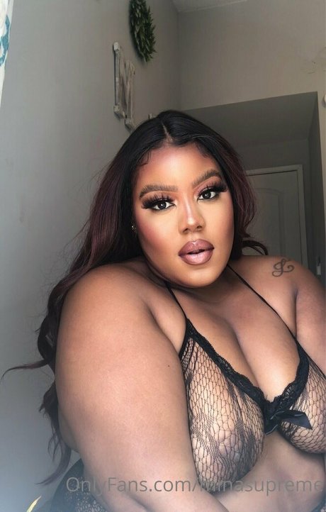 minasupreme nude star picture