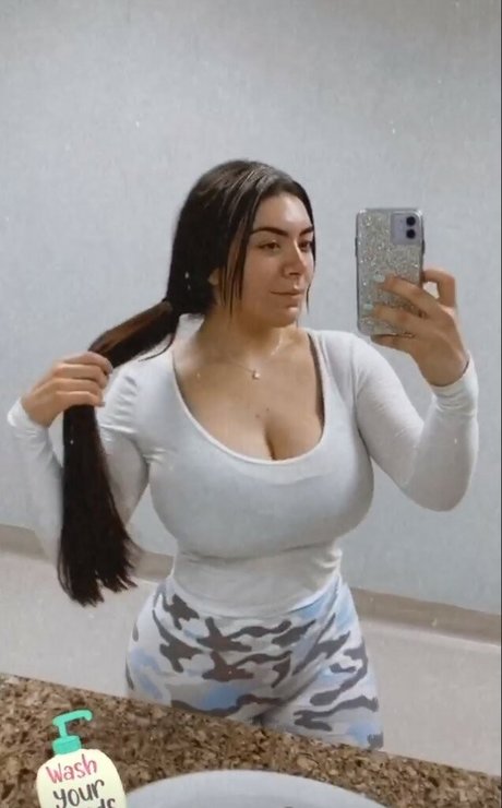 Nicky Nicole profile image