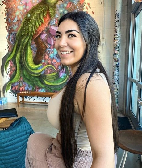 Nicky Nicole model perfect photo