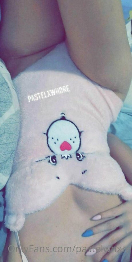 pastelwhxre star naked pic