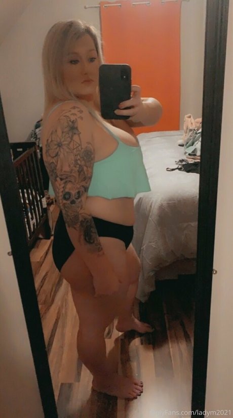 ladym2021 adult model pic