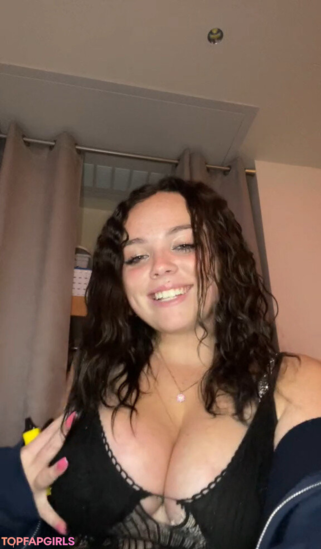 Hannah B top star photos