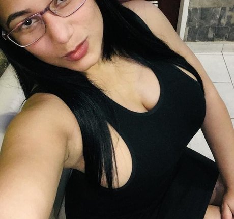 Nohely Guilarte adult model pic