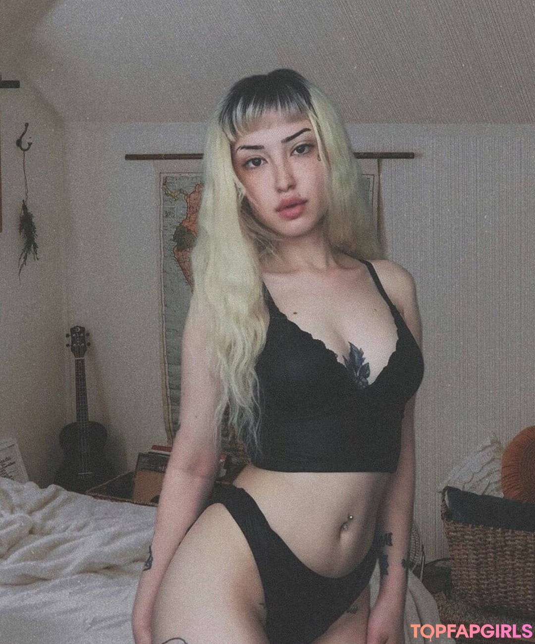 Simge Akkus erotic star pic