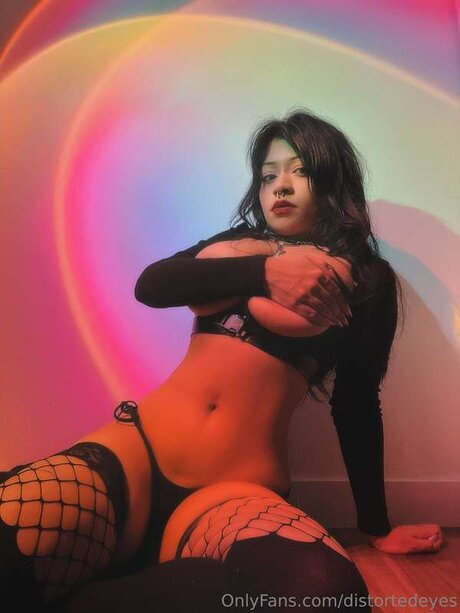 Distortedeyes naked model pictures