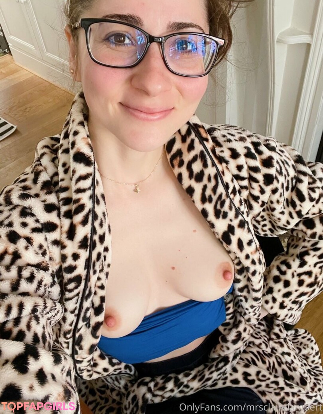 Clairegonewild star erotic picture