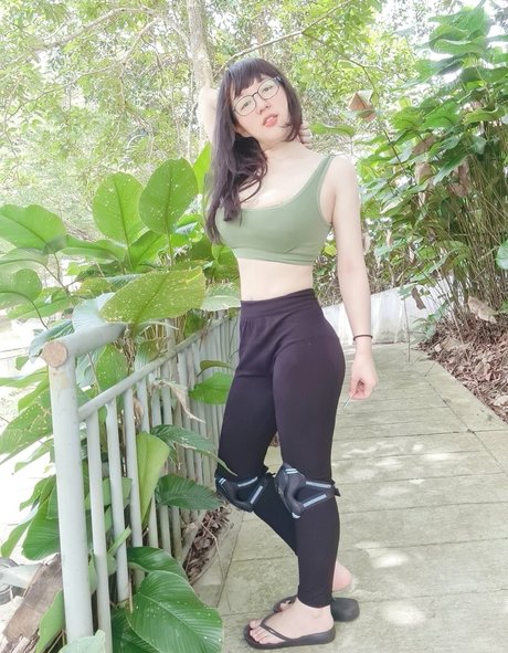 Acacia Wen naked pornstar picture