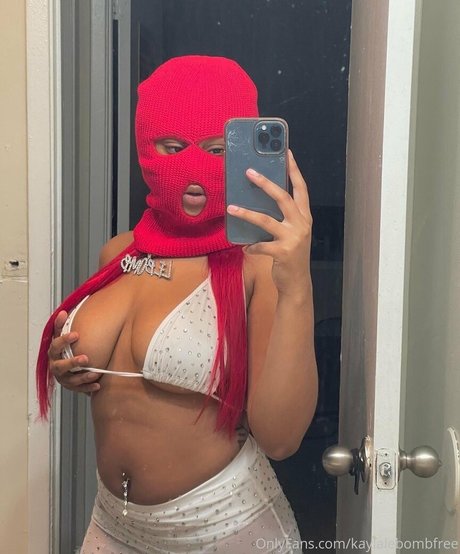 kaylalebombbb star nude photos