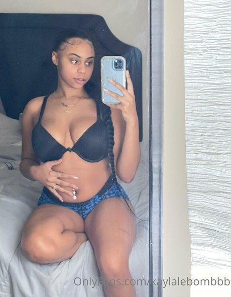 kaylalebombbb beautiful pornstar pic