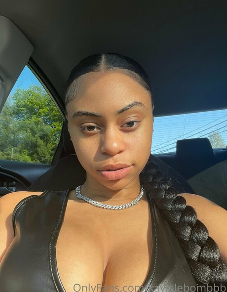 kaylalebombbb model pretty photo