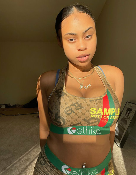 kaylalebombbb model hot galleries