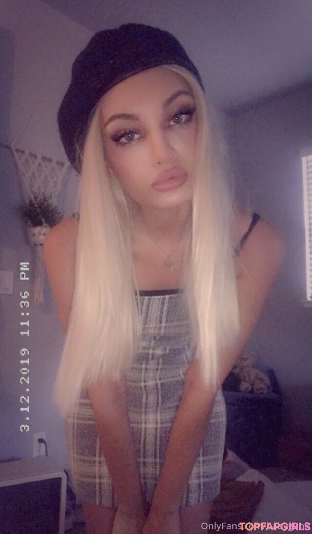 Babygunk model nude pic