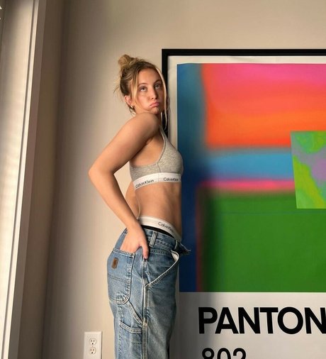 Riley Hubatka model nudes images