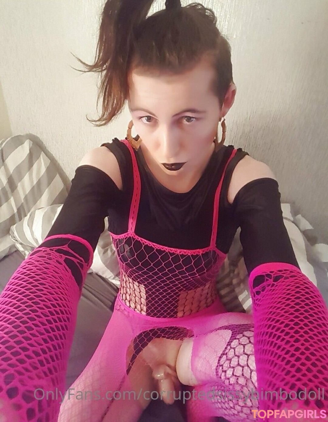 corruptedsissybimbodoll star top pictures