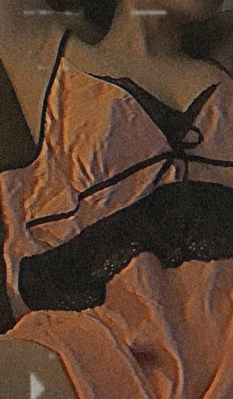 onyour bunny perfect model pic