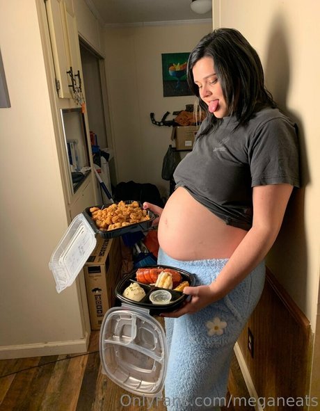 meganeats nude pornstar photo