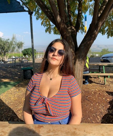 Noam L hd model pictures