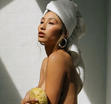 Dommmi pornstar naked picture