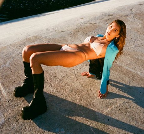 Dommmi sex actress pic