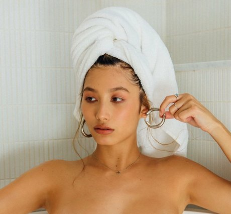 Dommmi naked star images