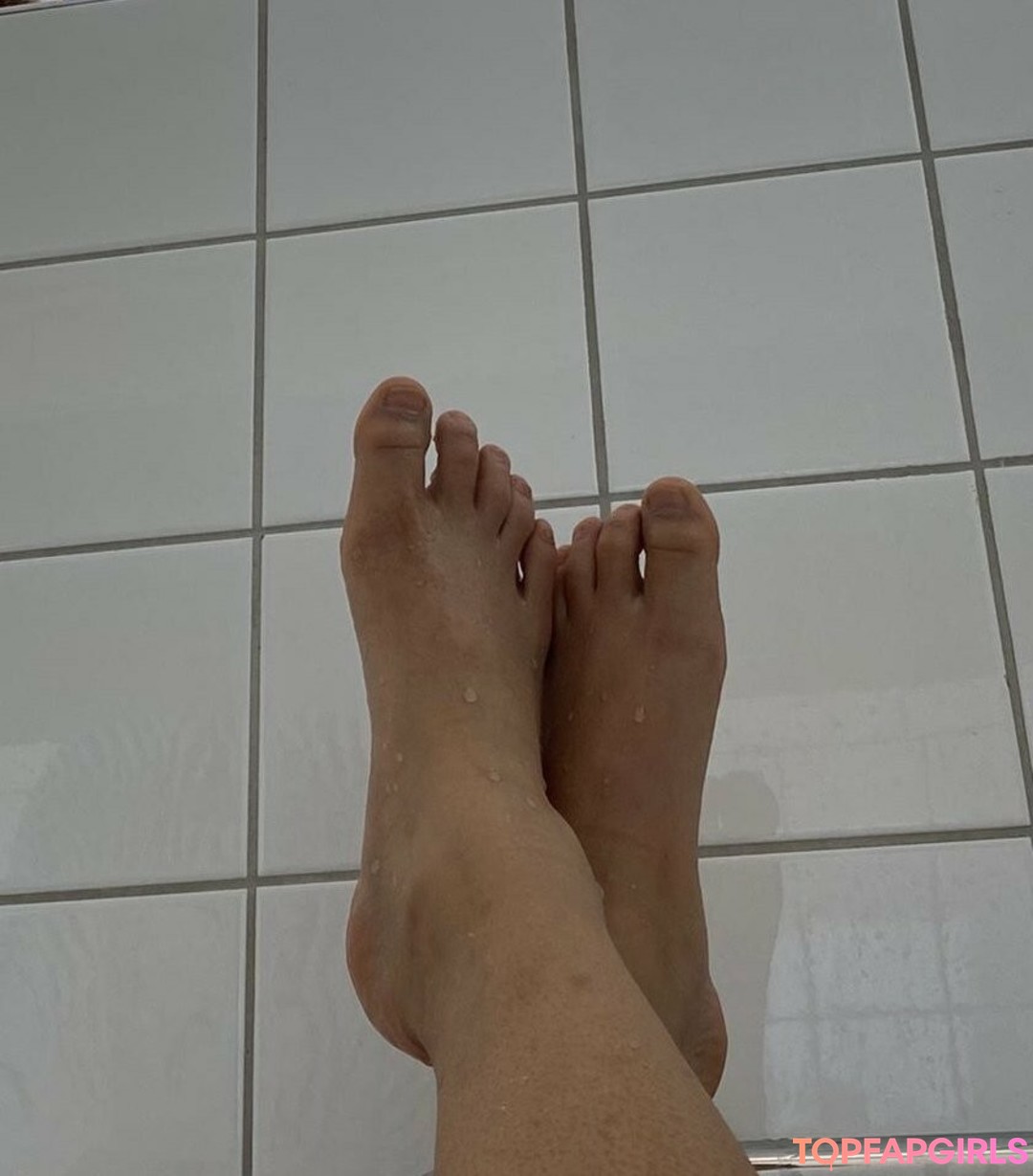 simplykimsfeet erotic model archive